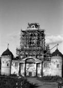 Sh. Abraham monastery in Rostov. The gate church. Photo 21 Aug 1976.
