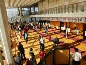 Фойє театру перед початком засідання