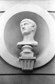 Bust of the ancient hero (2)